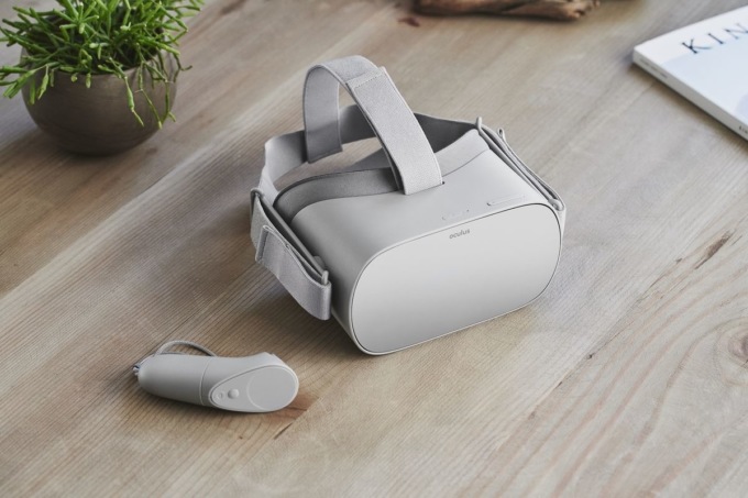 Facebook запустил продажи шлема виртуальной реальности Oculus Go